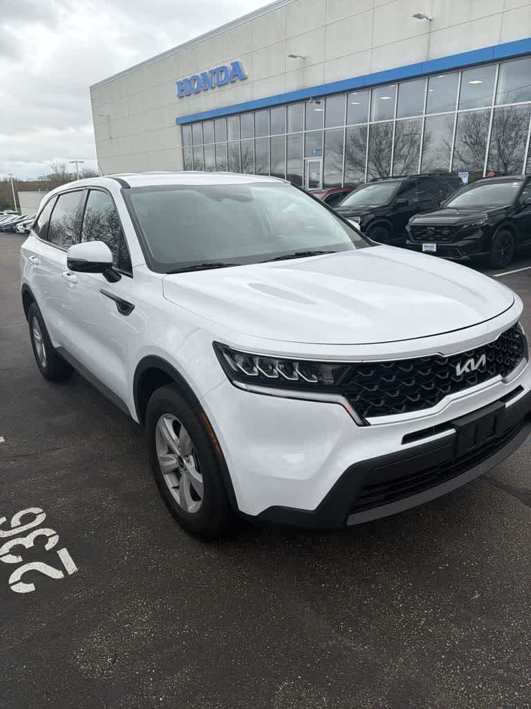 Thumbnail: 2023 Kia Sorento - 3