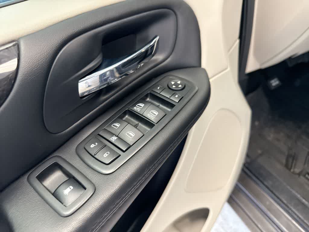 Thumbnail: 2015 Dodge Grand Caravan - 20