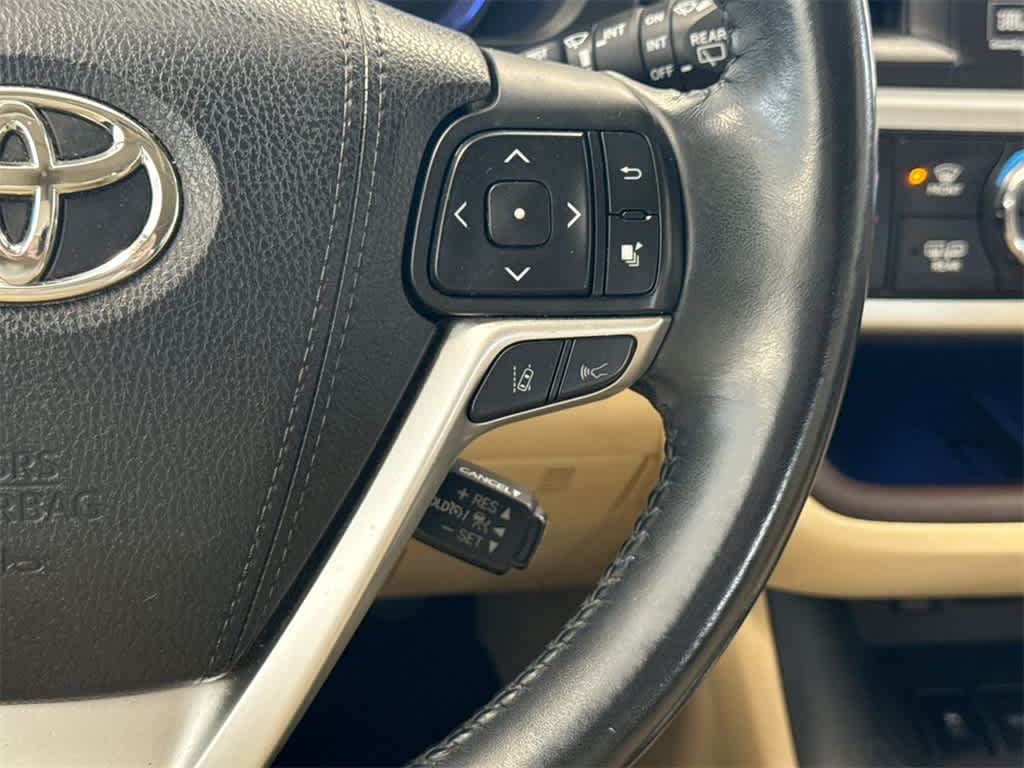 Thumbnail: 2018 Toyota Highlander - 27