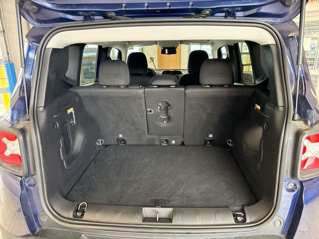 Thumbnail: 2016 Jeep Renegade - 34