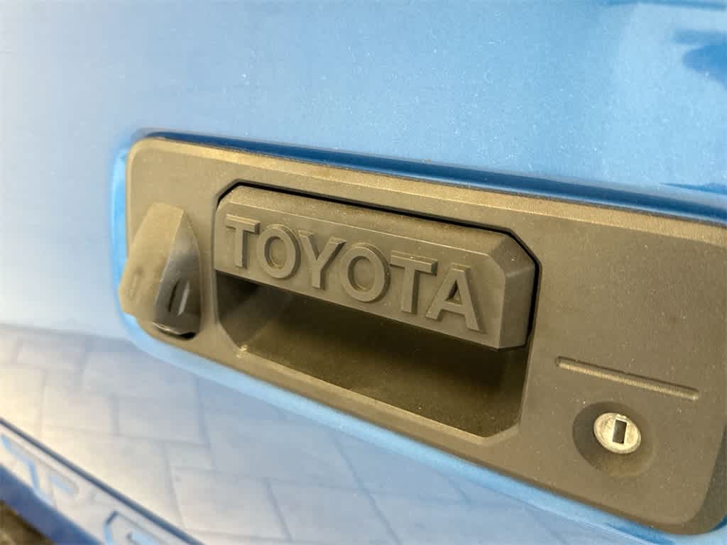 Thumbnail: 2017 Toyota Tacoma - 12