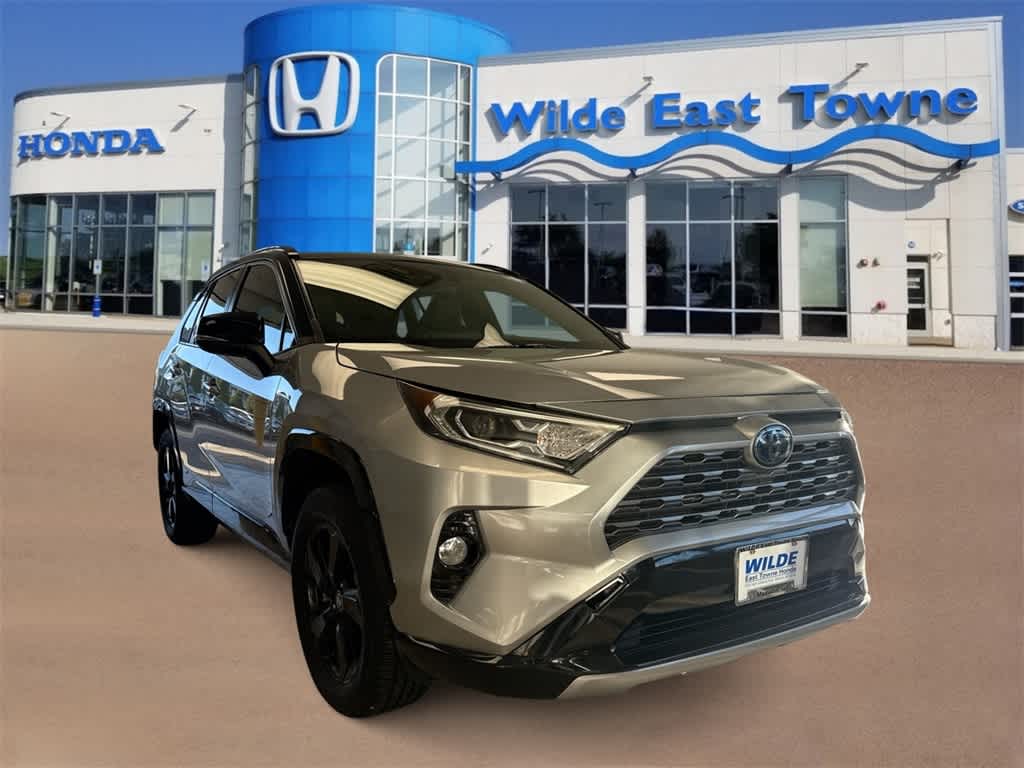 2020 Toyota RAV4 Hybrid XSE photo 2