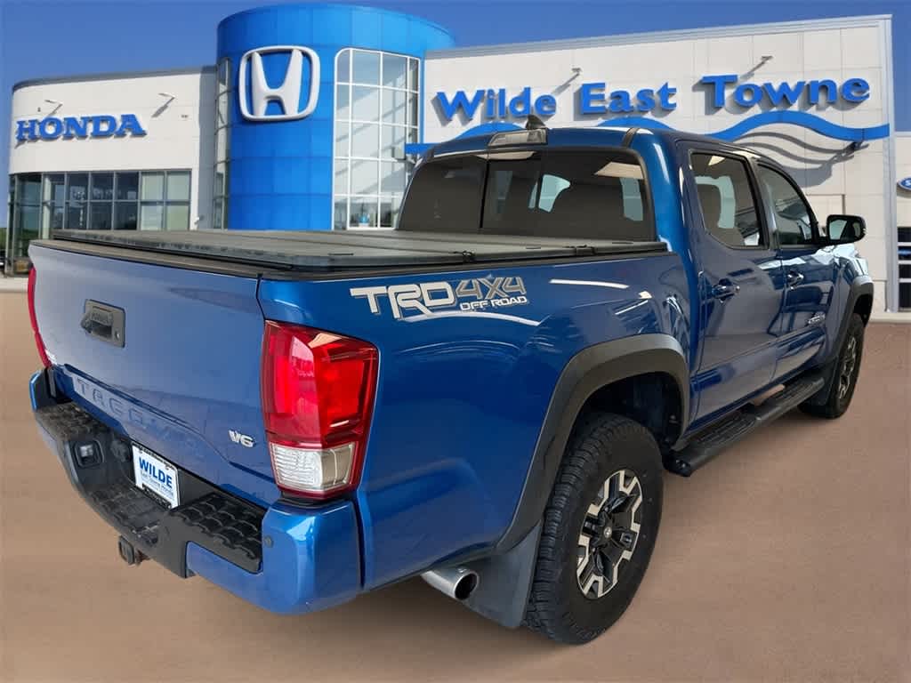 Thumbnail: 2017 Toyota Tacoma - 8