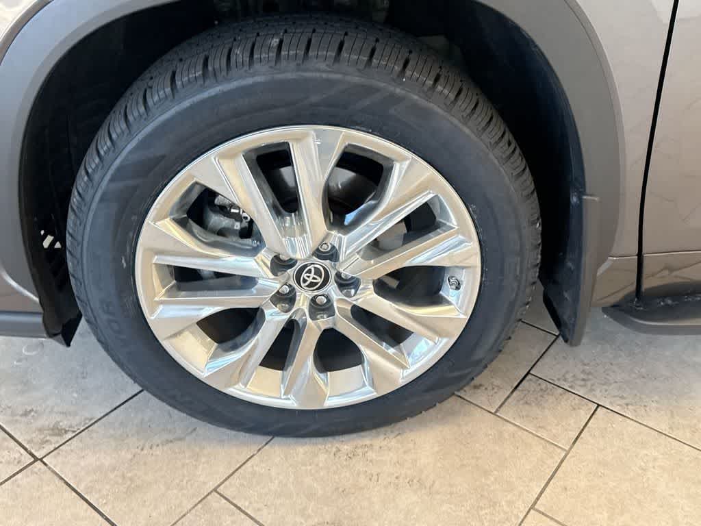 Thumbnail: 2023 Toyota Highlander - 14