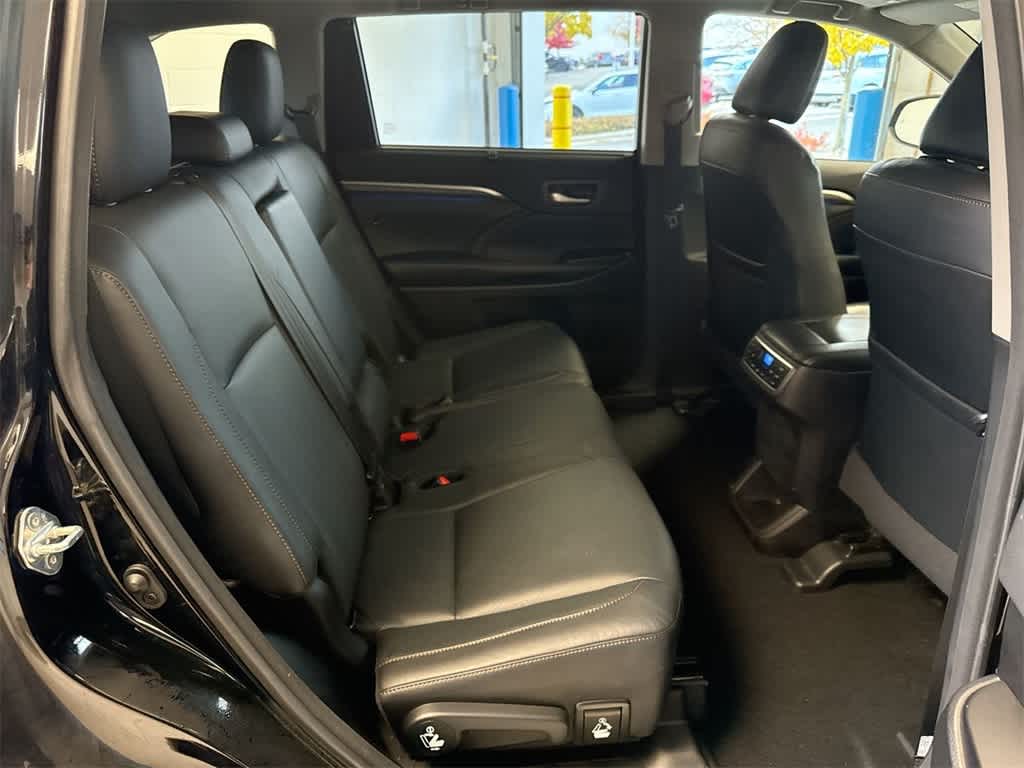 Thumbnail: 2018 Toyota Highlander - 22