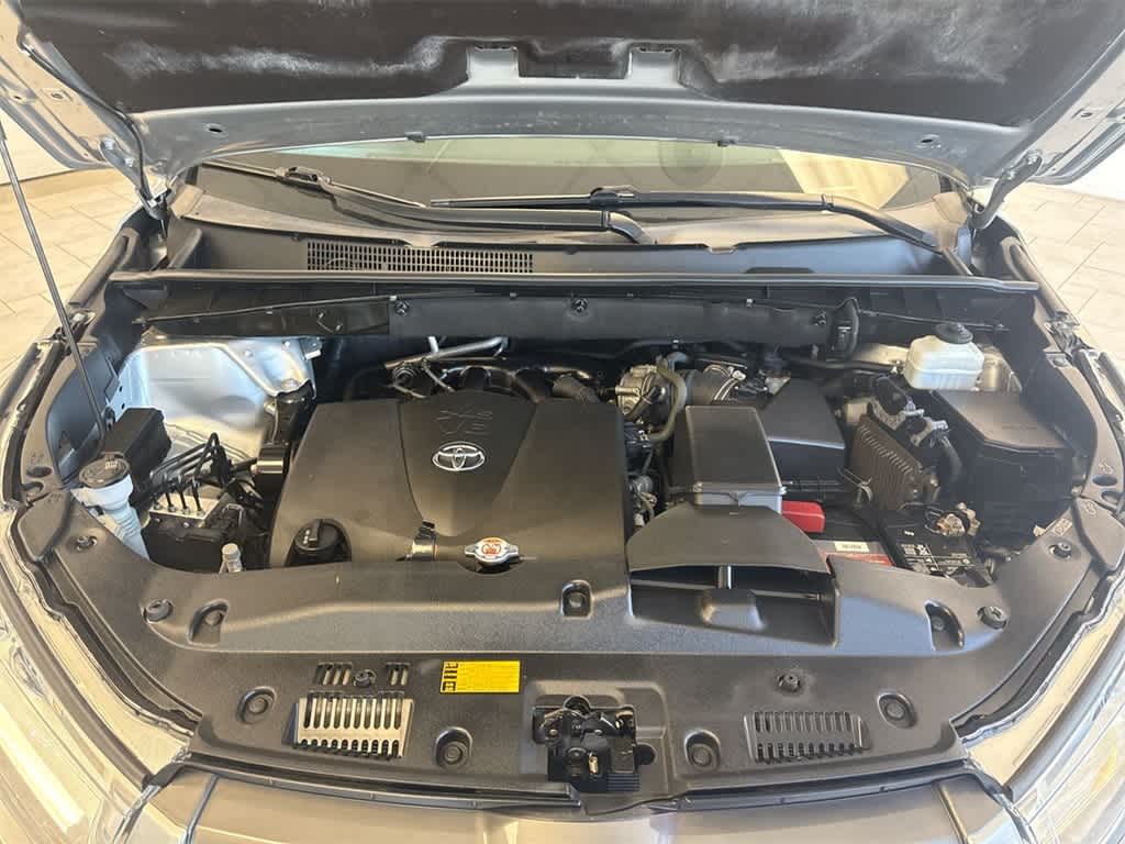 Thumbnail: 2019 Toyota Highlander - 15
