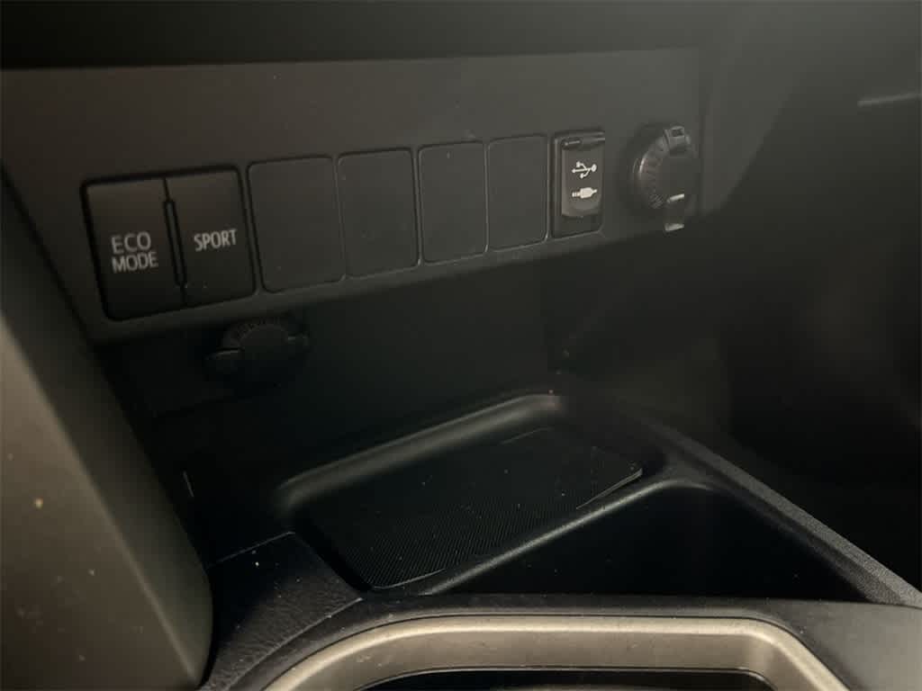 Thumbnail: 2018 Toyota RAV4 - 32