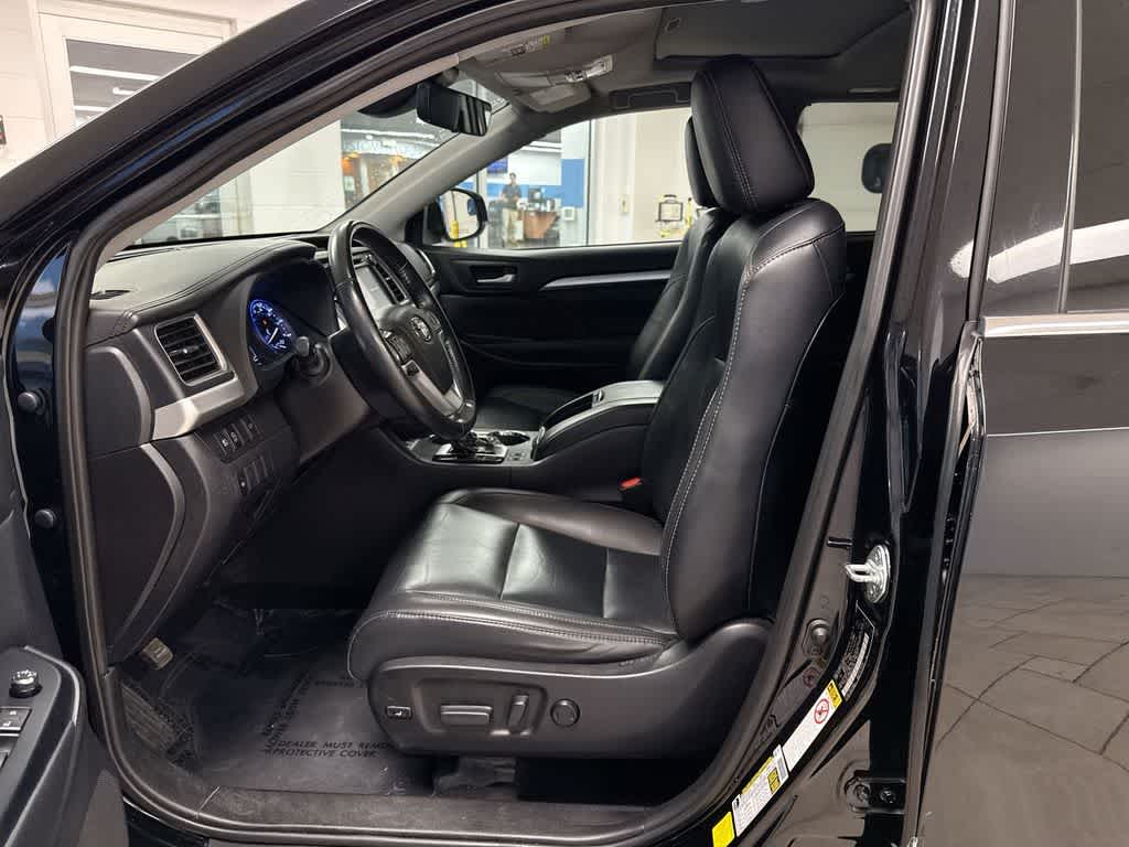 Thumbnail: 2019 Toyota Highlander - 17