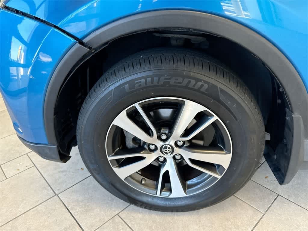 Thumbnail: 2017 Toyota RAV4 - 14