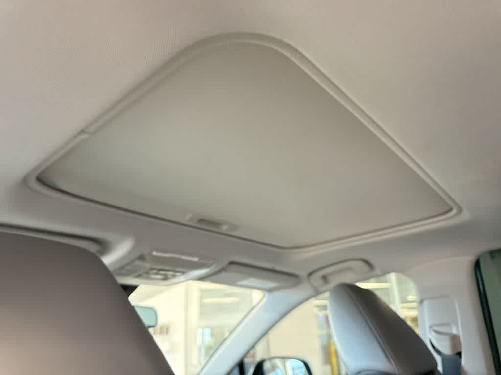 Thumbnail: 2021 Toyota RAV4 - 22