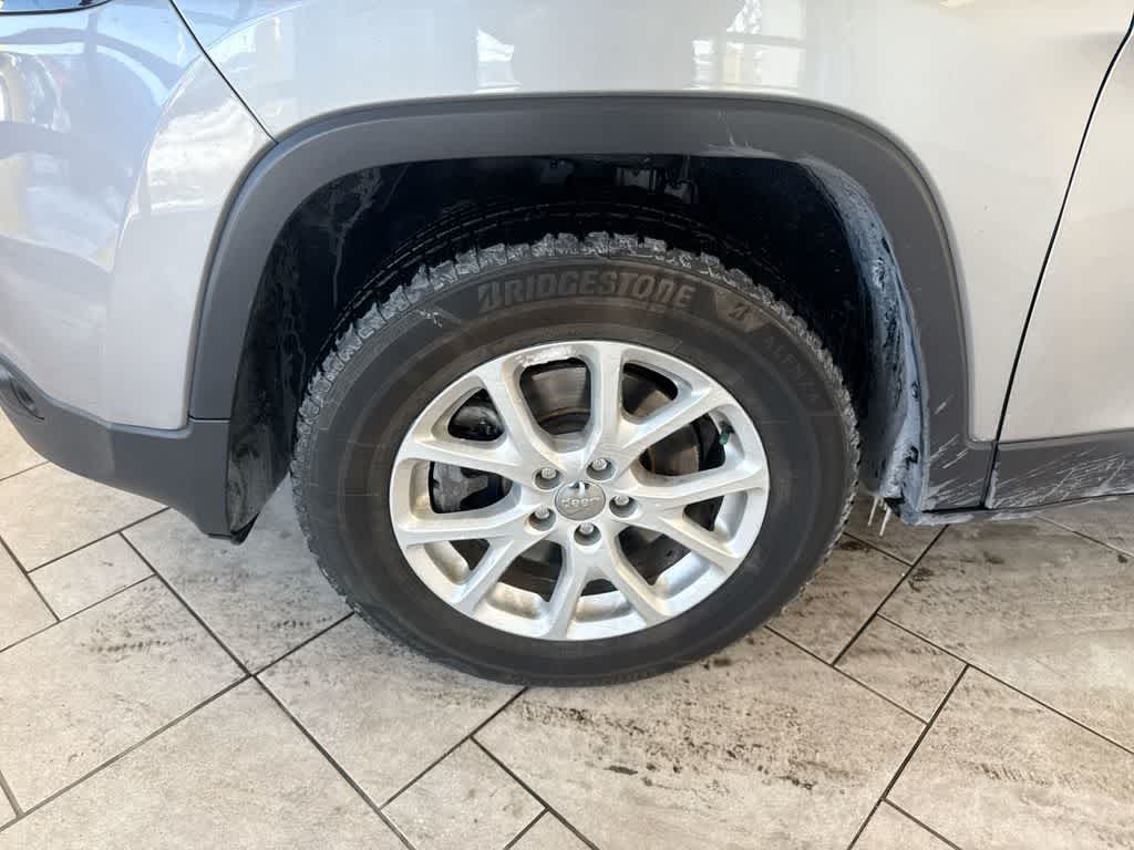 Thumbnail: 2017 Jeep Cherokee - 15