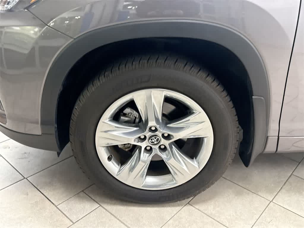 Thumbnail: 2018 Toyota Highlander - 14