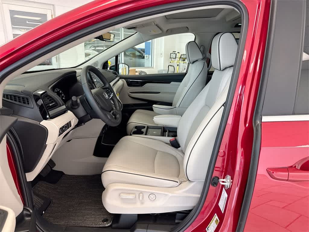2025 Honda Odyssey Touring 18