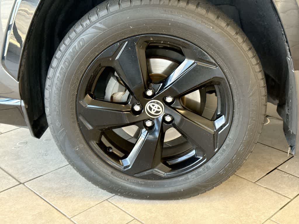 Thumbnail: 2020 Toyota RAV4 - 15