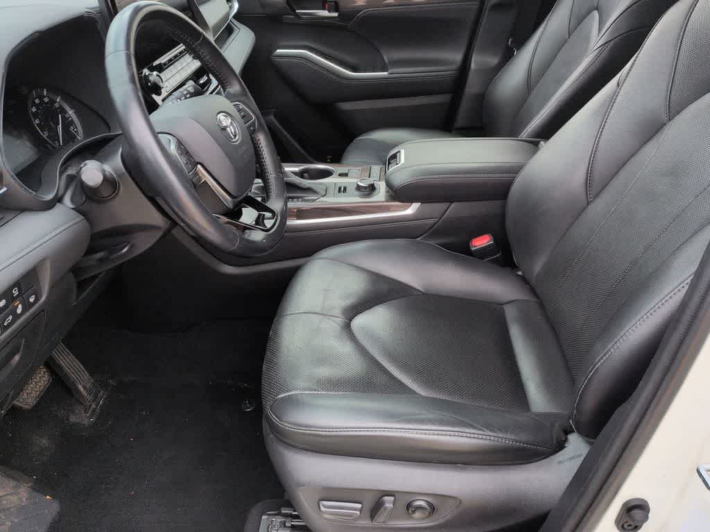 Thumbnail: 2020 Toyota Highlander - 16