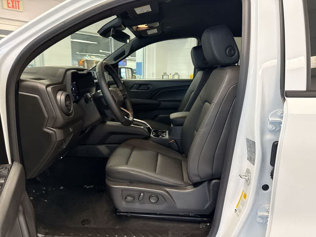 Thumbnail: 2025 Chevrolet Colorado - 18