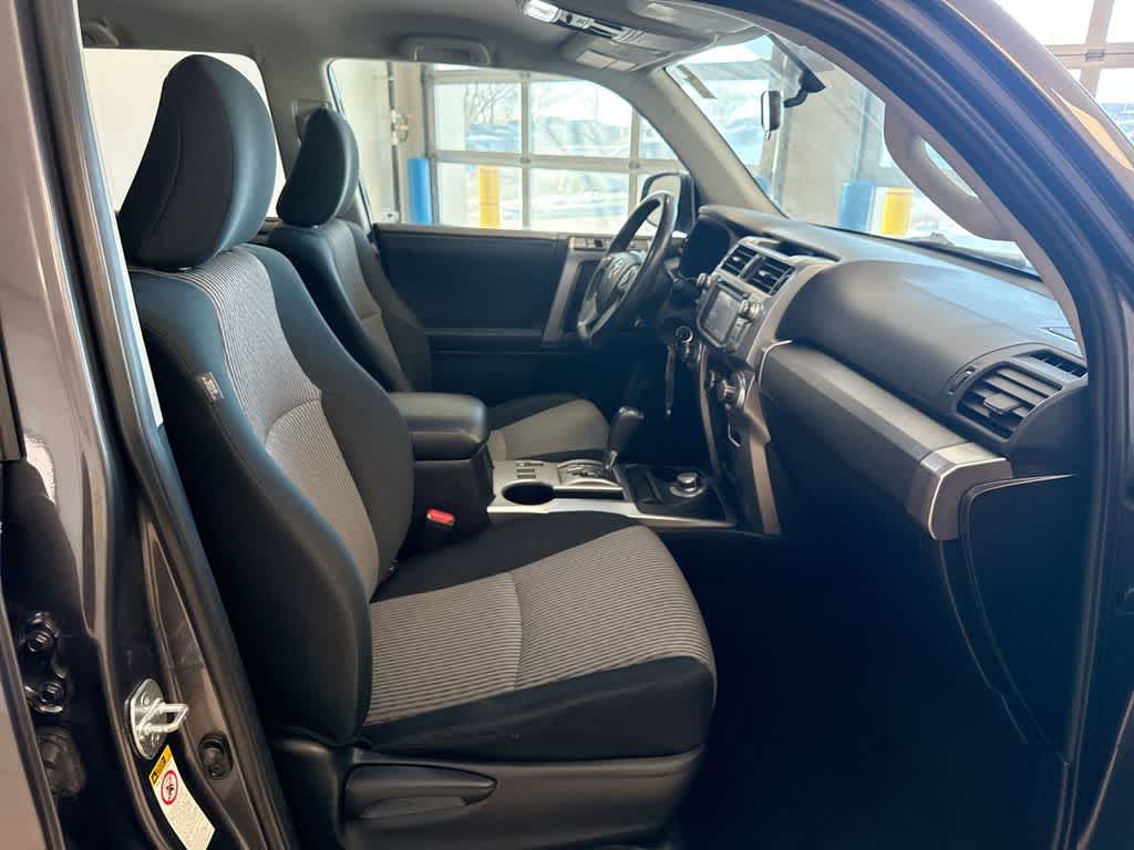 Thumbnail: 2015 Toyota 4Runner - 24