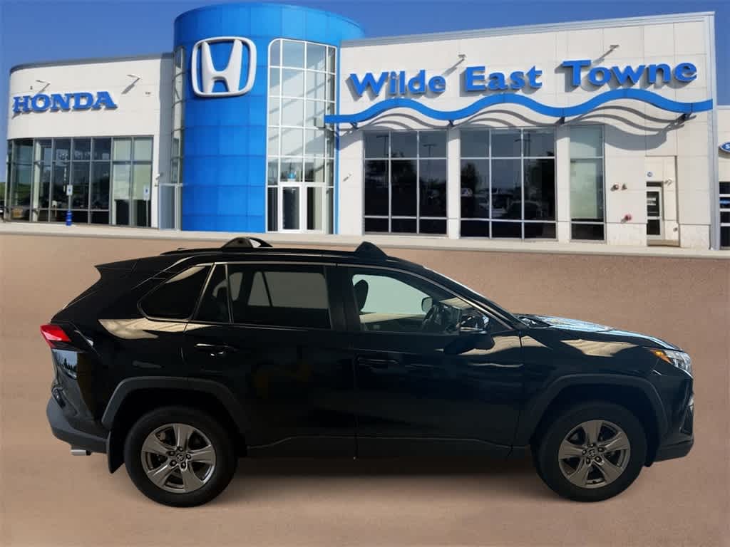 Thumbnail: 2022 Toyota RAV4 - 9