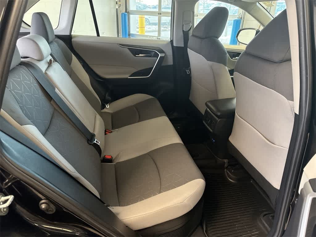 Thumbnail: 2022 Toyota RAV4 - 19