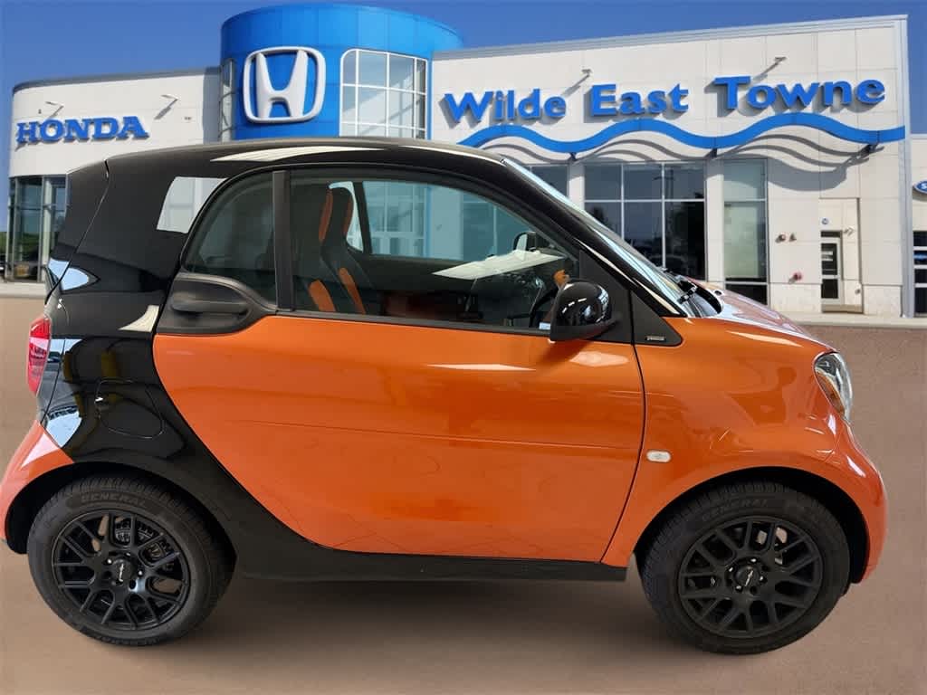 Thumbnail: 2016 smart fortwo - 9