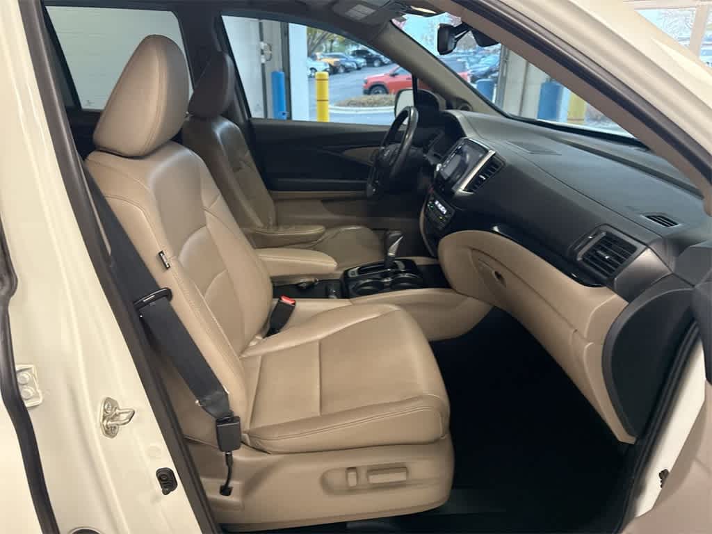 Thumbnail: 2019 Honda Ridgeline - 21