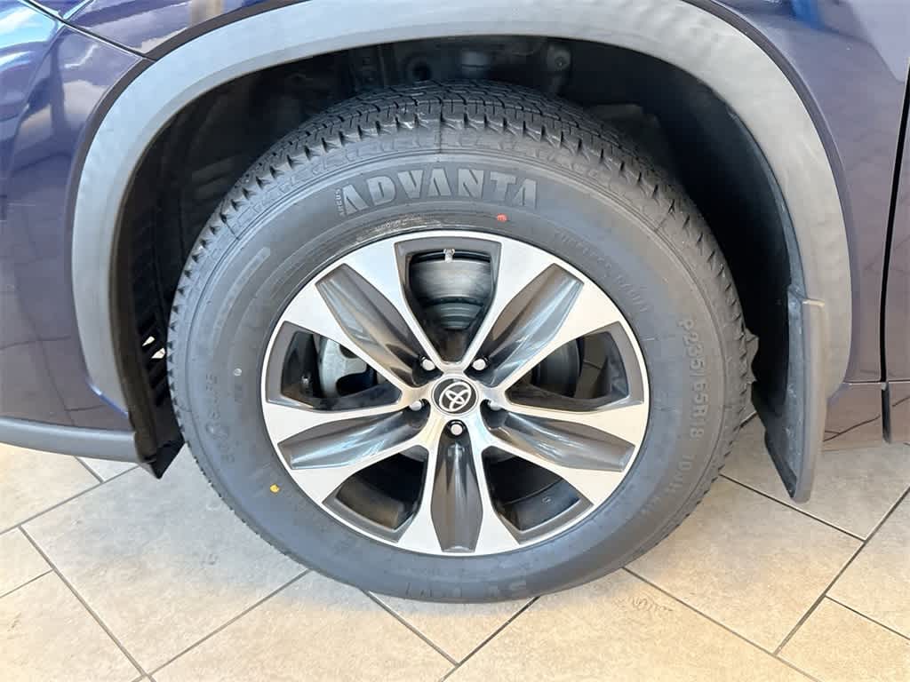 Thumbnail: 2022 Toyota Highlander - 14