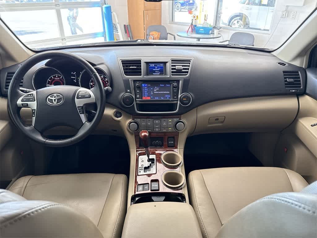 Thumbnail: 2013 Toyota Highlander - 16
