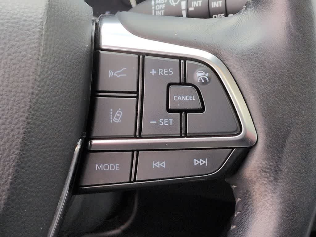 Thumbnail: 2020 Toyota Highlander - 27