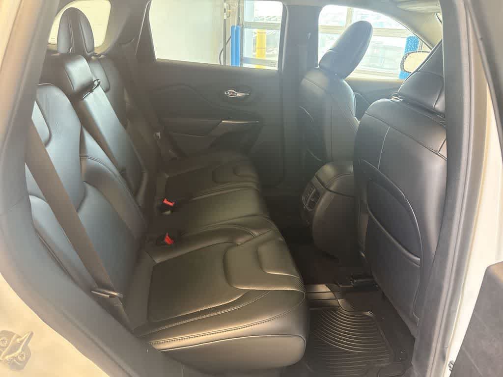 Thumbnail: 2021 Jeep Cherokee - 22