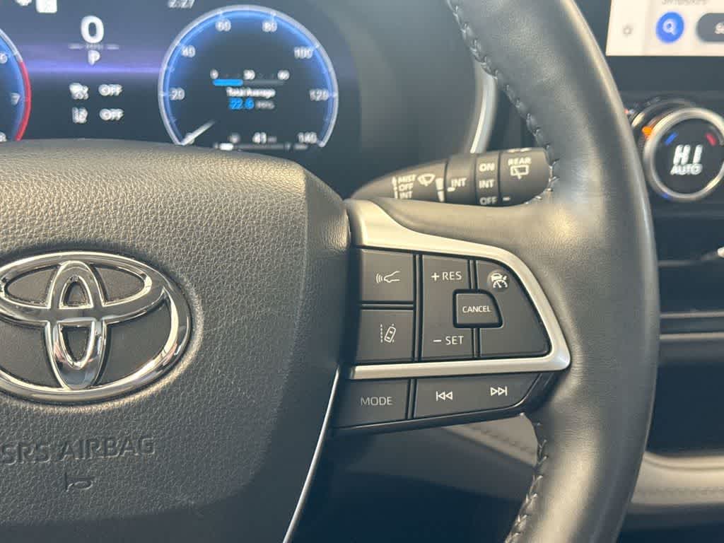 Thumbnail: 2023 Toyota Highlander - 27