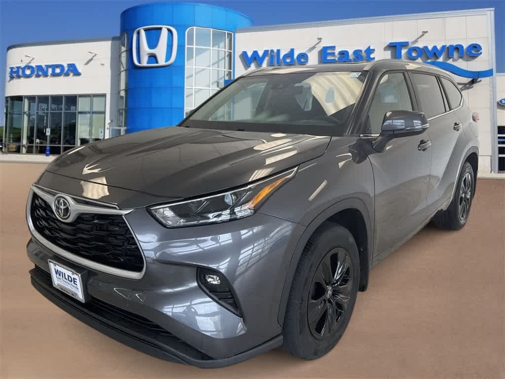 2023 Toyota Highlander XLE -
                  Madison, WI
