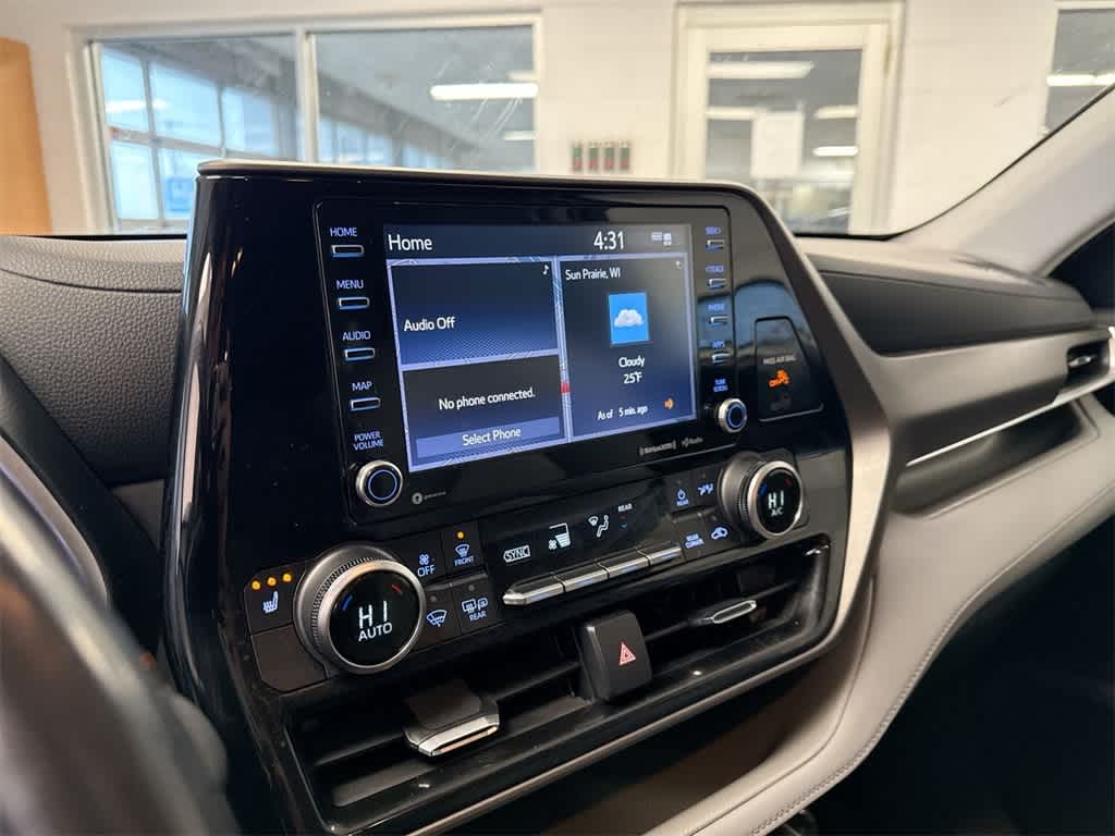 Thumbnail: 2022 Toyota Highlander - 32