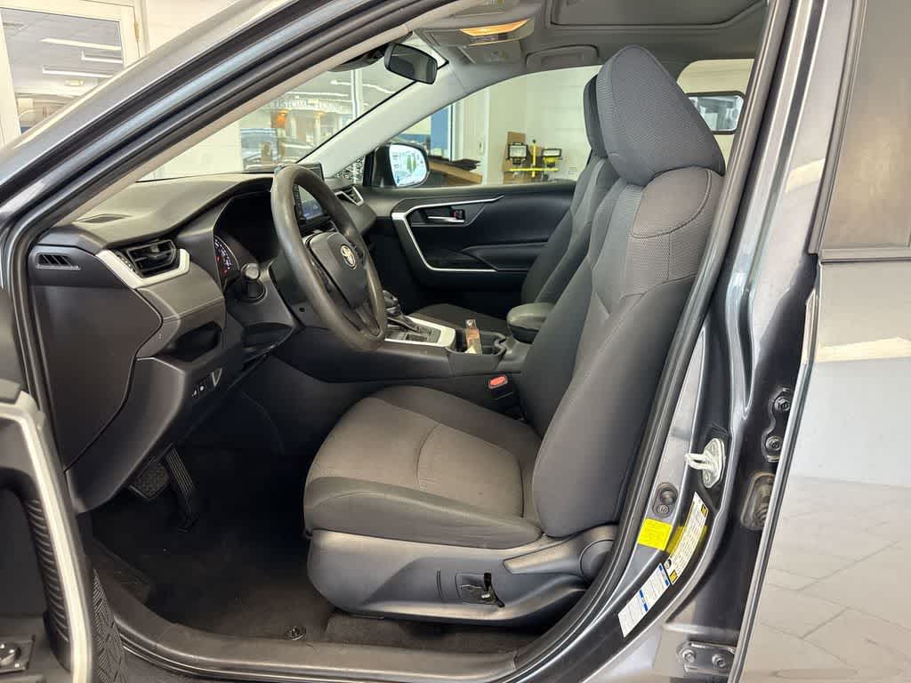 Thumbnail: 2019 Toyota RAV4 - 17