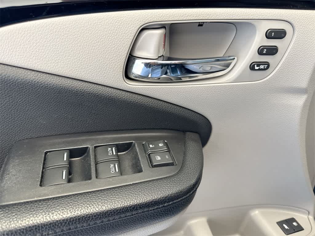 Thumbnail: 2017 Honda Pilot - 17