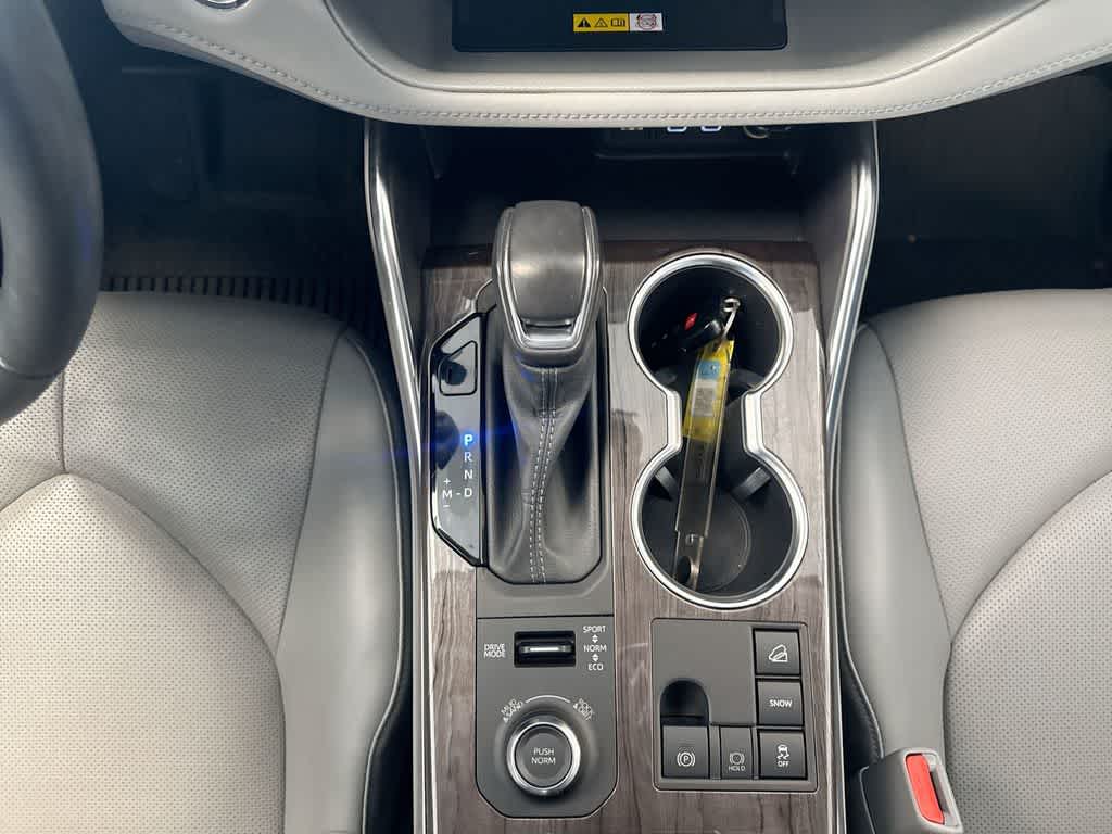 Thumbnail: 2023 Toyota Highlander - 34