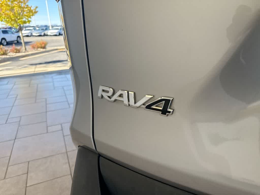 Thumbnail: 2021 Toyota RAV4 - 15