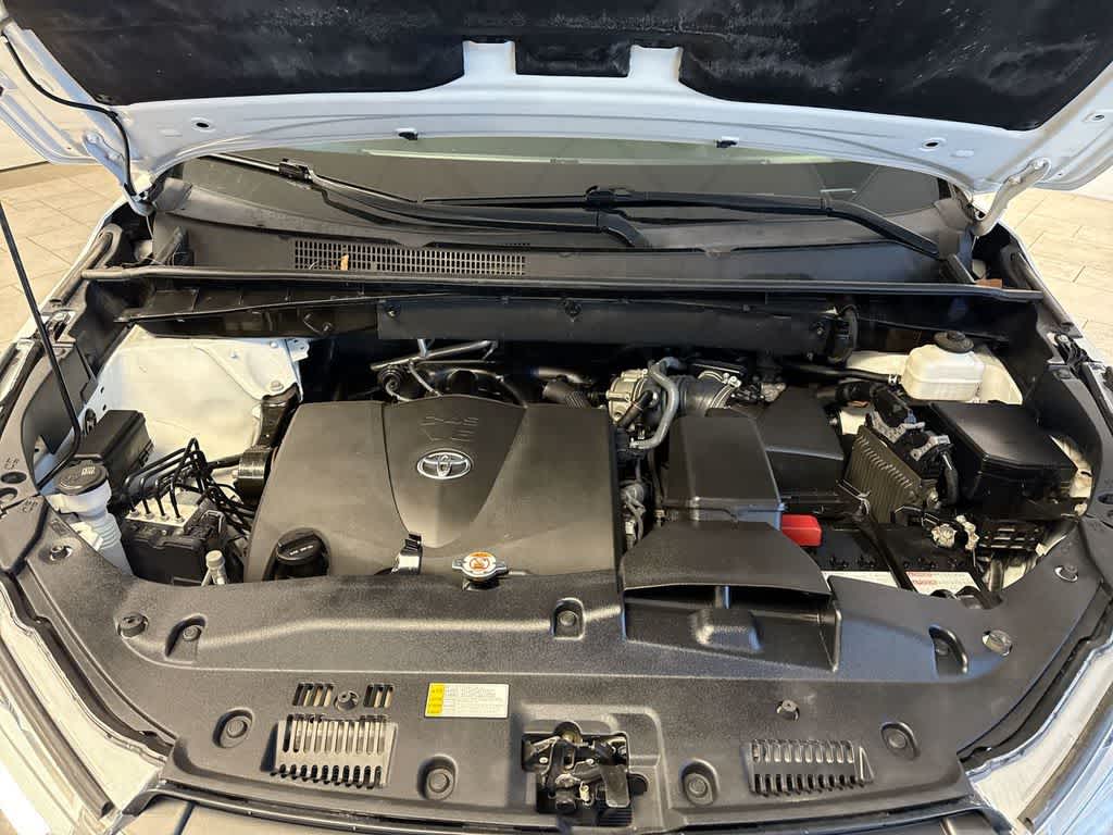 Thumbnail: 2019 Toyota Highlander - 17