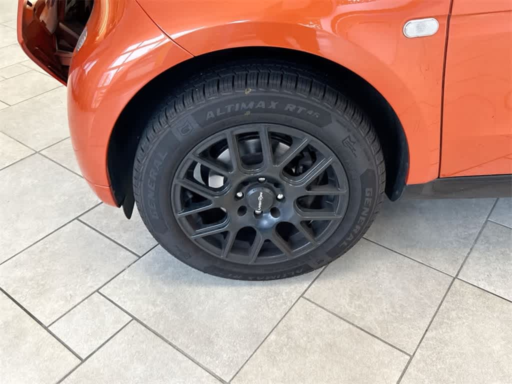 Thumbnail: 2016 smart fortwo - 12