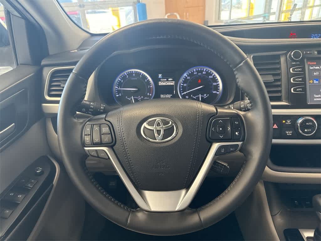 Thumbnail: 2019 Toyota Highlander - 25