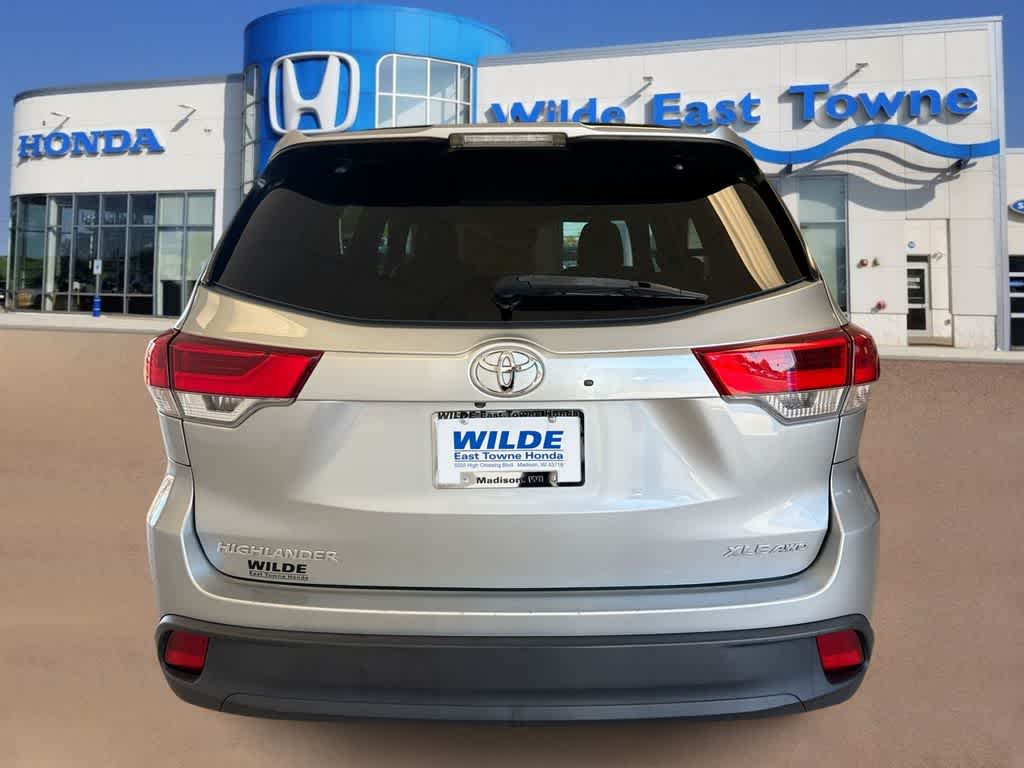 Thumbnail: 2019 Toyota Highlander - 7