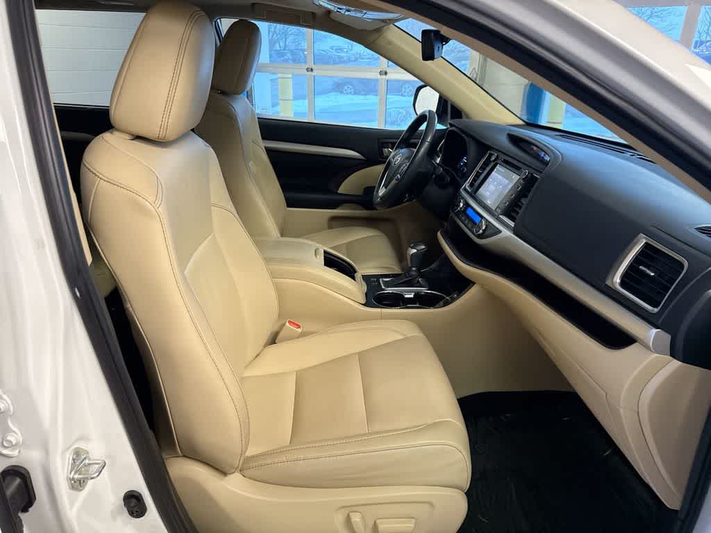 Thumbnail: 2019 Toyota Highlander - 26