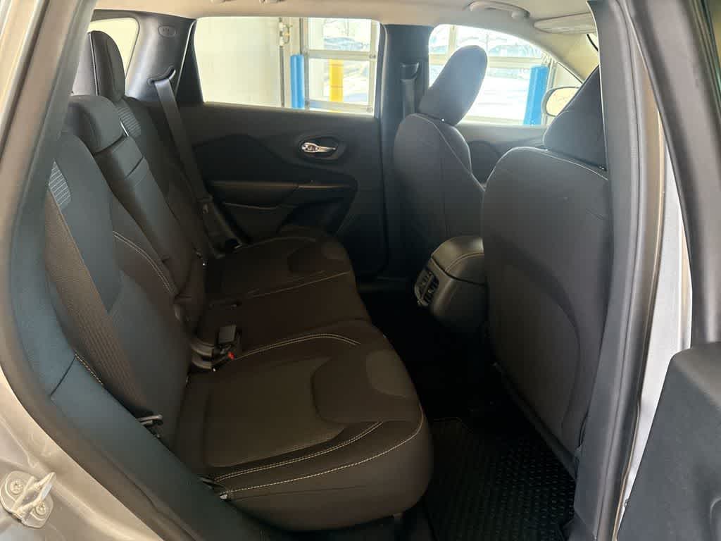 Thumbnail: 2017 Jeep Cherokee - 22