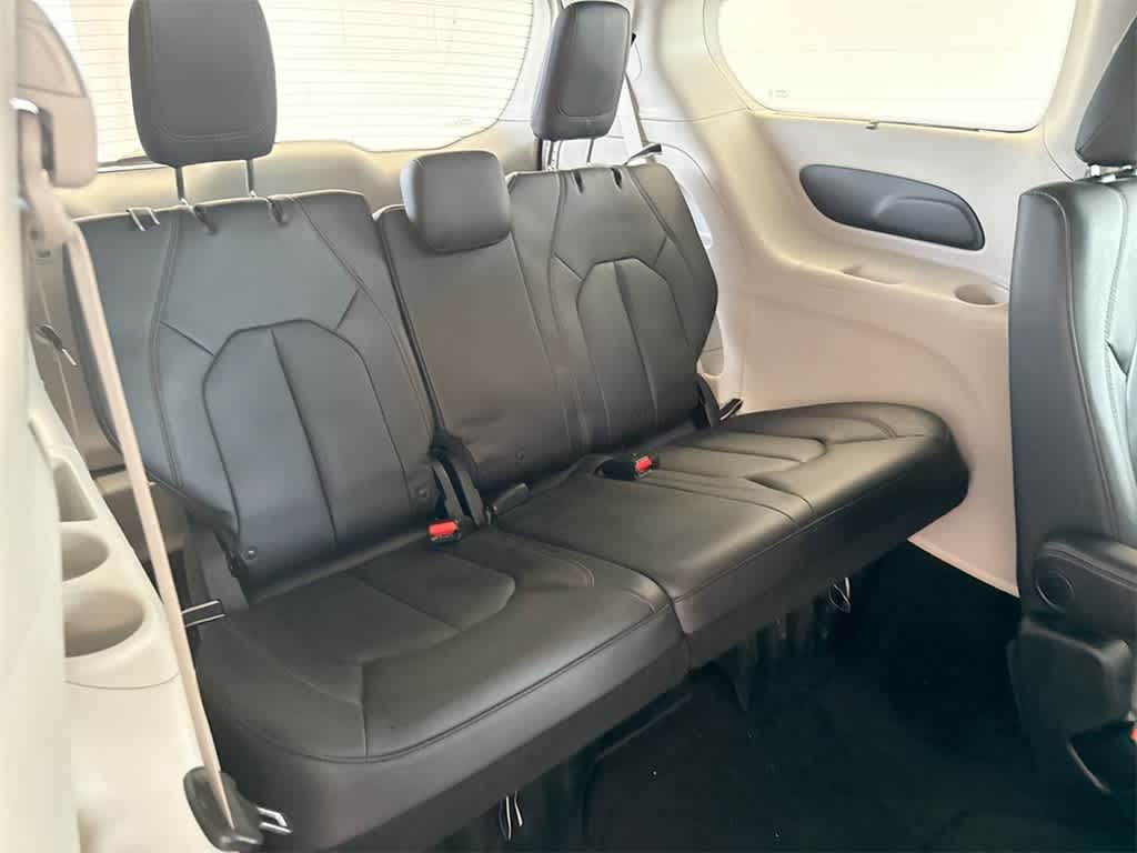 Thumbnail: 2018 Chrysler Pacifica - 22