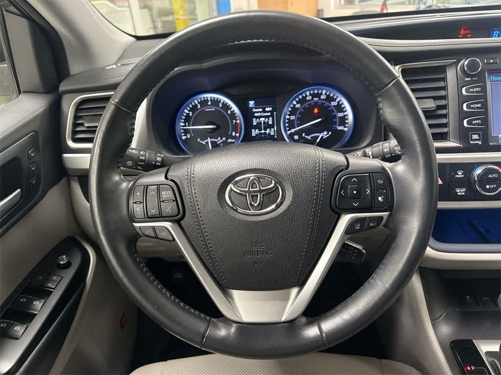Thumbnail: 2018 Toyota Highlander - 25