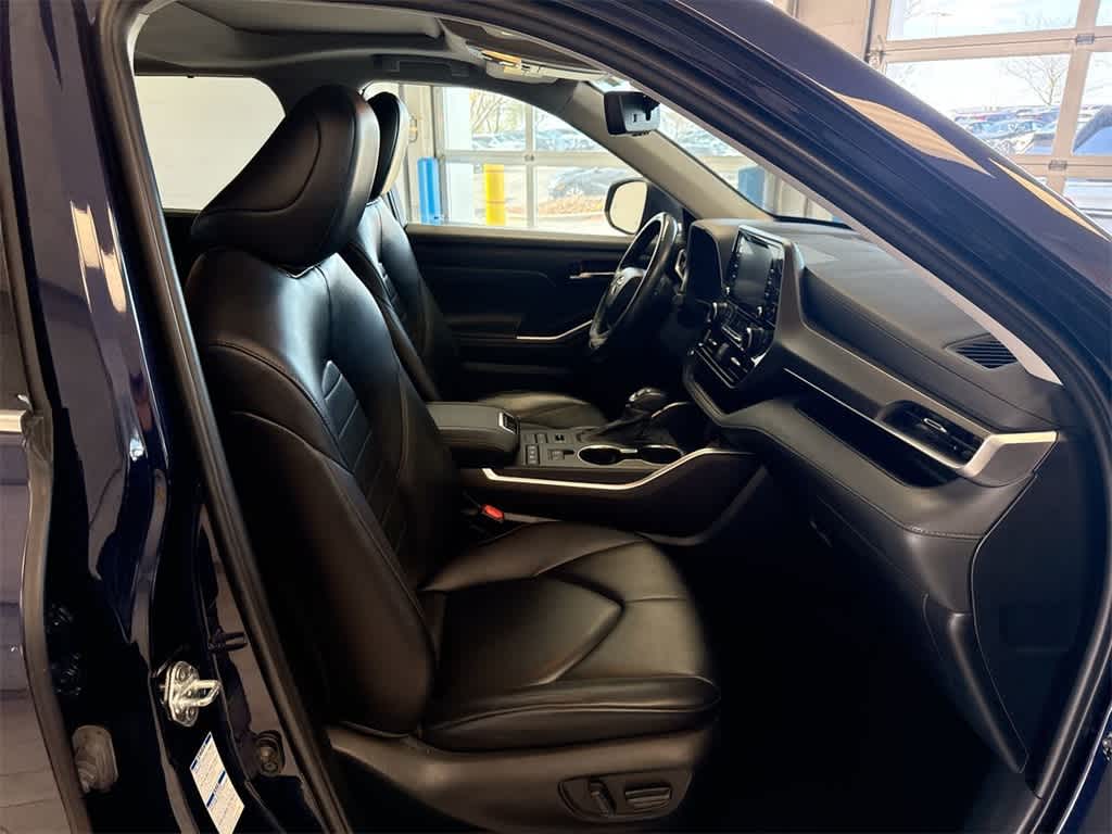 Thumbnail: 2022 Toyota Highlander - 24