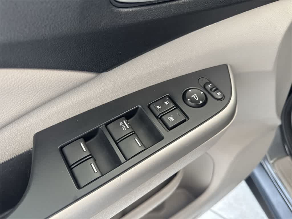 Thumbnail: 2013 Honda CR-V - 17
