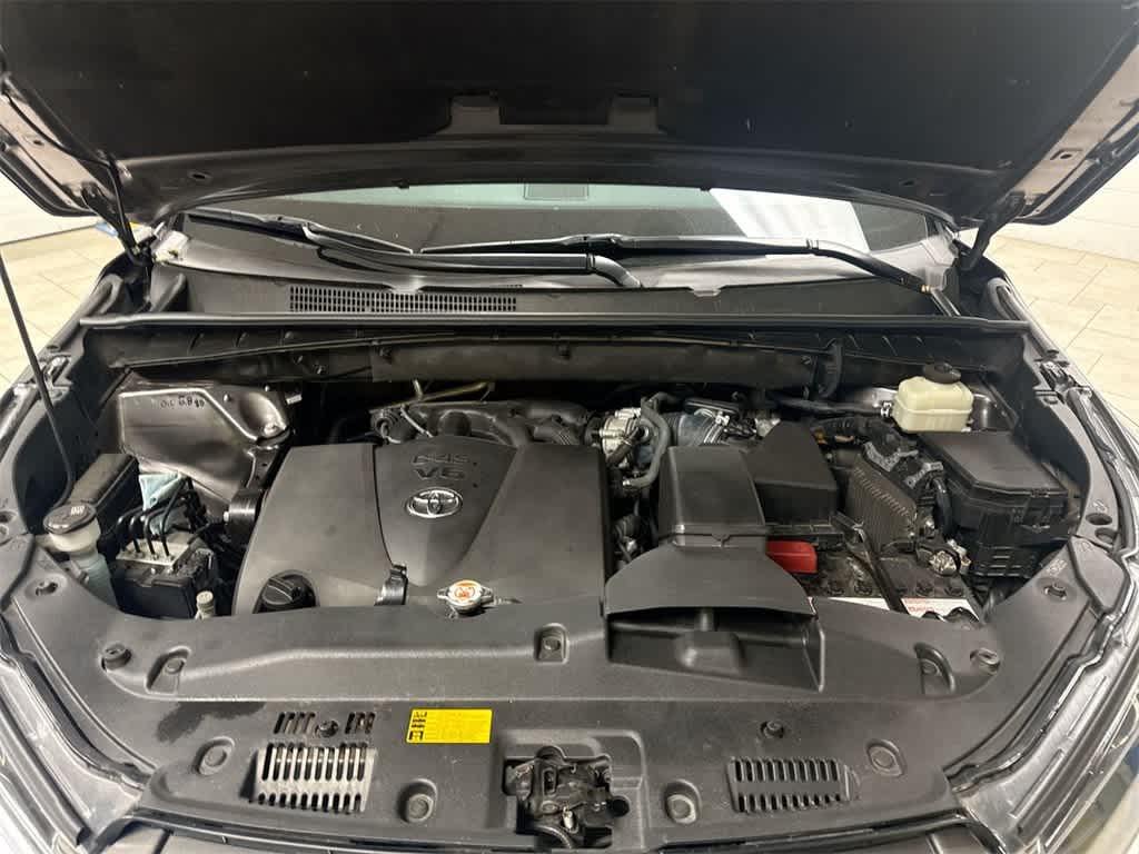 Thumbnail: 2018 Toyota Highlander - 15