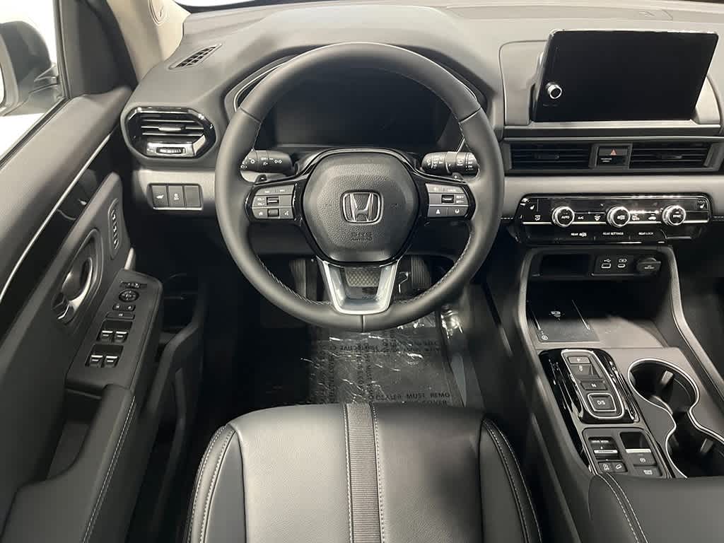 2025 Honda Pilot Touring 26