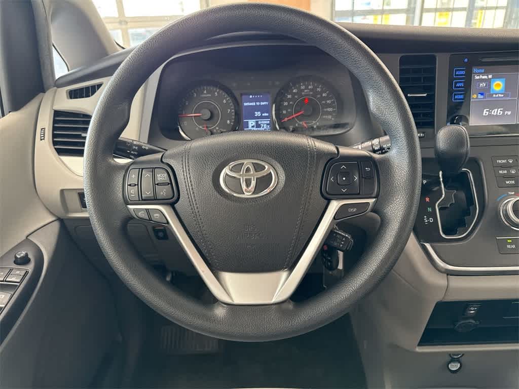 Thumbnail: 2017 Toyota Sienna - 24