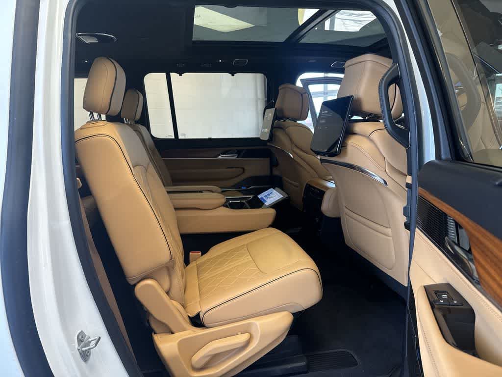 Thumbnail: 2023 Jeep Grand Wagoneer L - 24